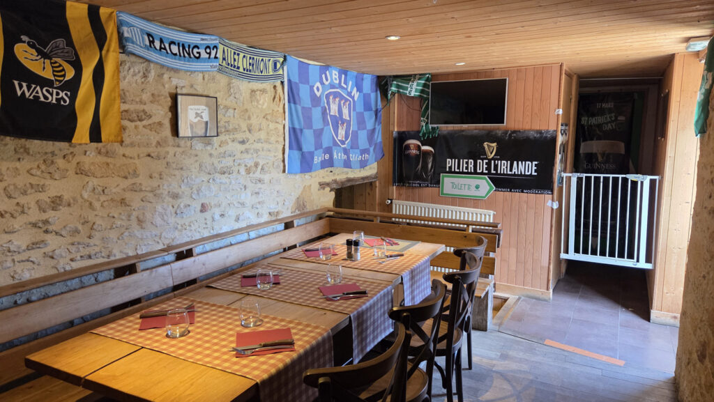 decoration interieur pub pub irlandais the black duck perigord 2