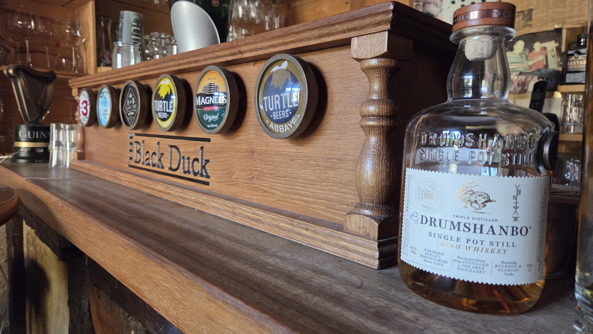 decoration pub restaurant pub irlandais the black duck perigord