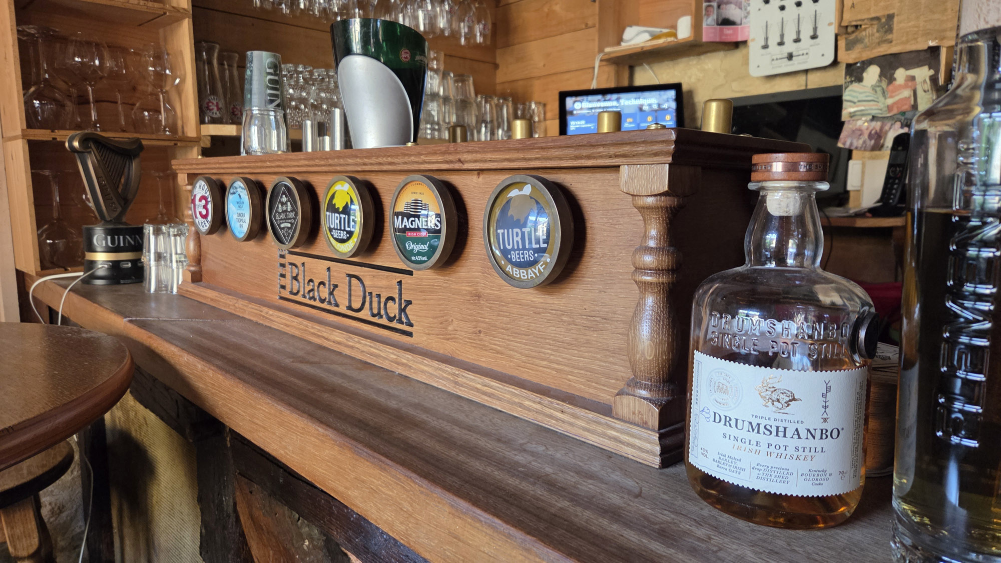 salle pub restaurant pub irlandais the black duck perigord