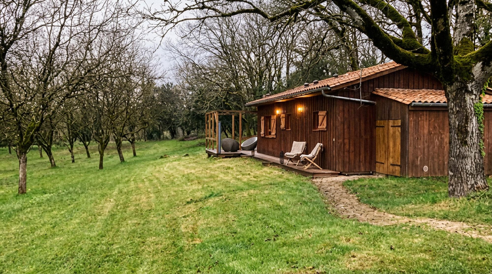so lodge perigord so lodge dans verger chalet bois dordogne saint crépin carlucet