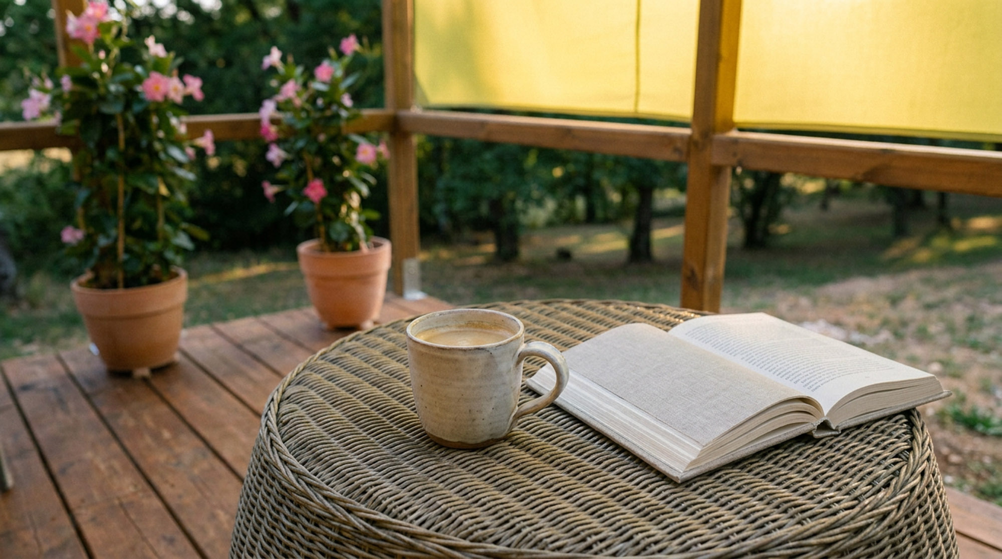 so lodge perigord terrasse lecture chalet bois dordogne saint crépin carlucet