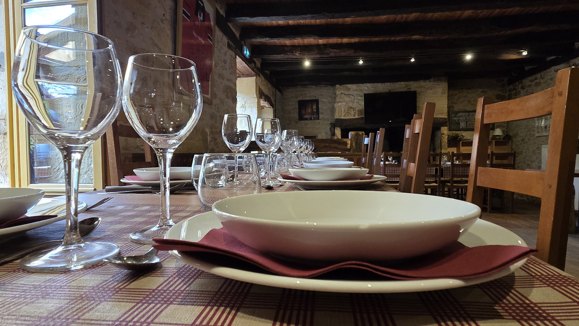 table restaurant pub irlandais the black duck perigord
